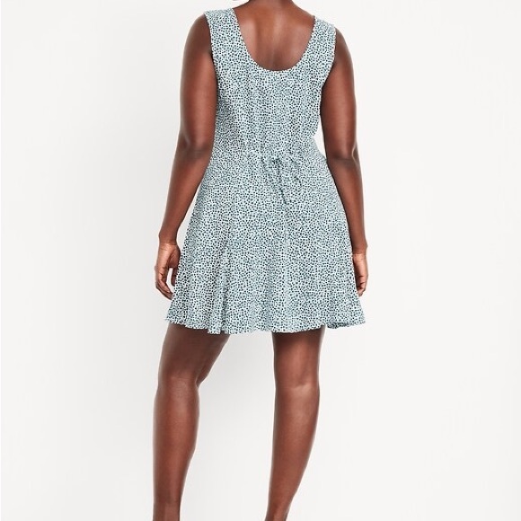 Old Navy Fit & Flare Crepe Button-Front Mini Dress - Picture 3 of 7